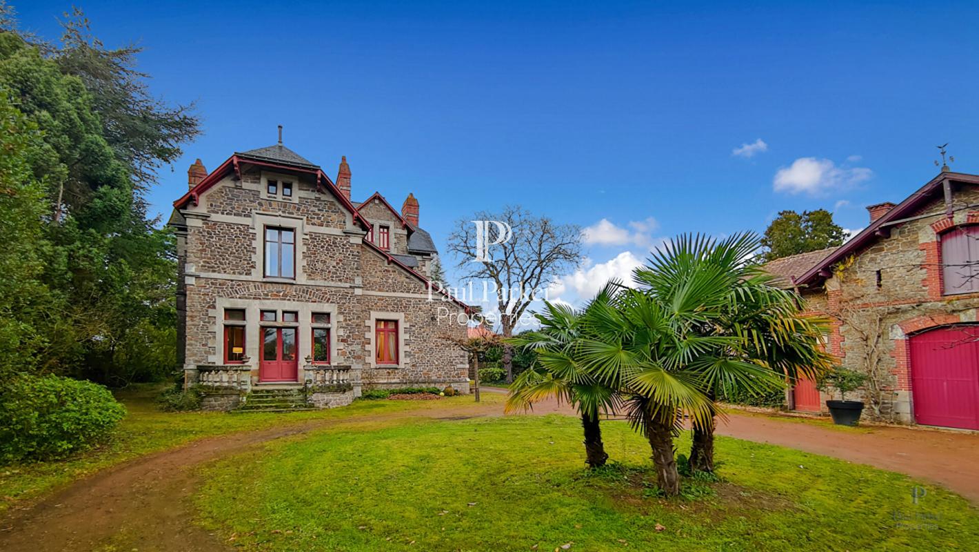 CLISSON – Centre historique- Propriété de caractère avec grand terrain - 3900173PDEKE