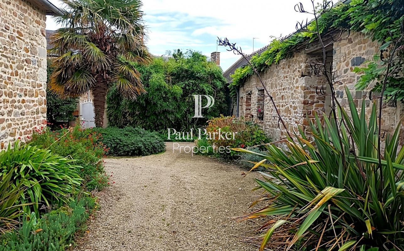 Maison de maître 9 pièce(s) 246 m2  5000 m² de jardin - 388817-3PADR