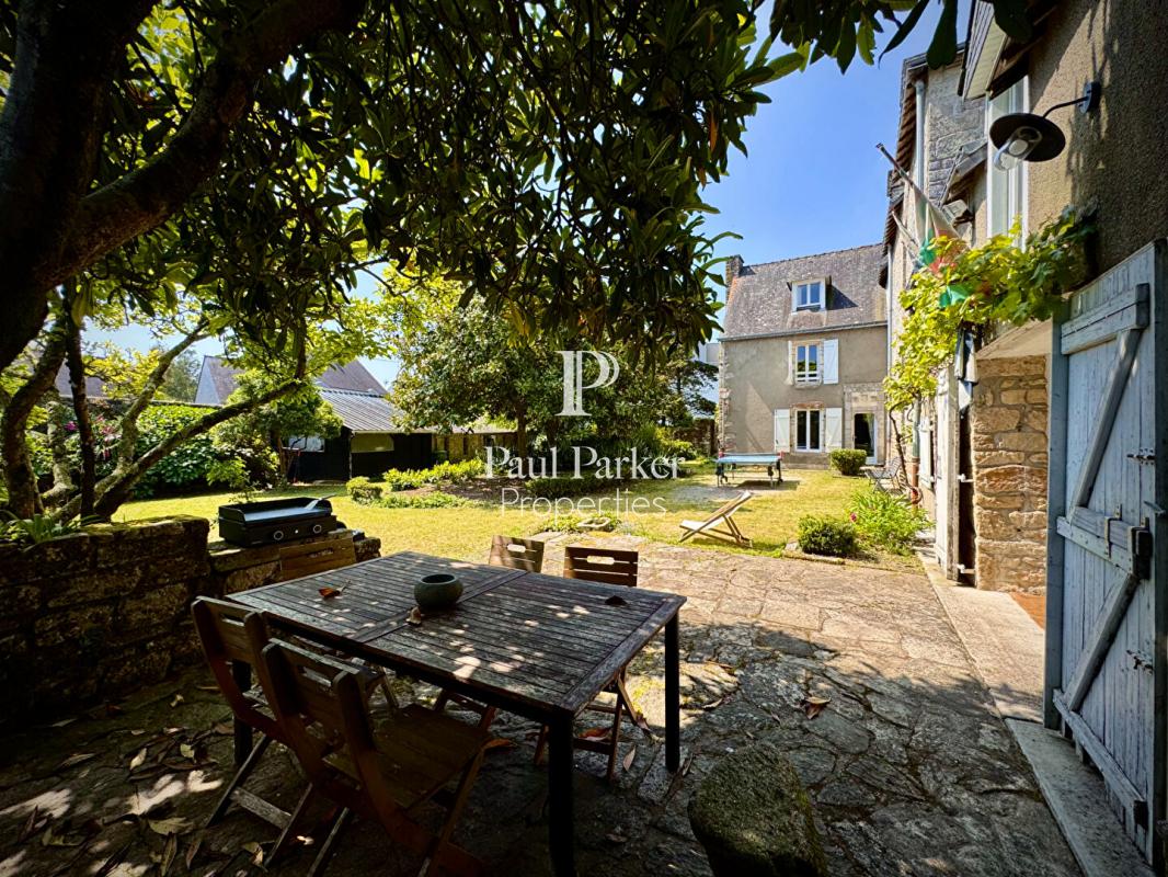 Ancien presbytère du 17e. siècle entièrement rénové  en coeur du bourg – 10 pièces 278 m2 - 4058533PVIH
