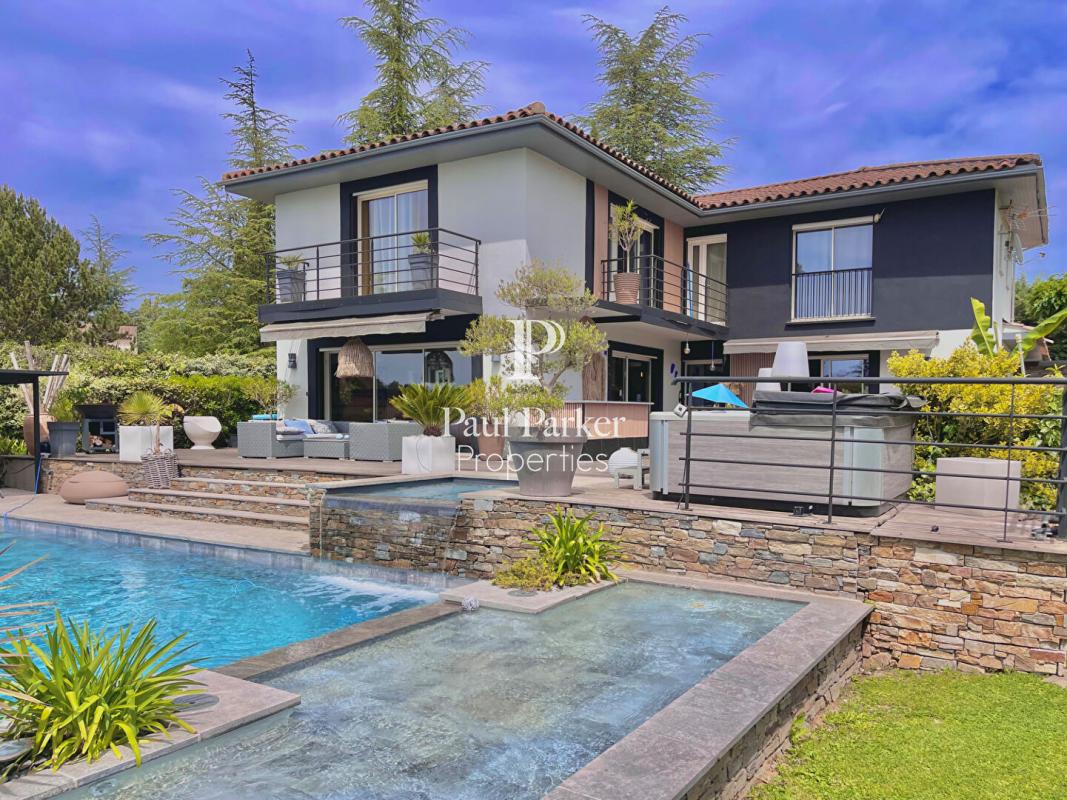 Villa Aix En Provence nord 12 pièce(s) 265 m2 + ANNEXE 38 m2 / 6 chambres /2500 m2 jardin + ANNEXE + Piscine 3 bassins - 4093033PCML