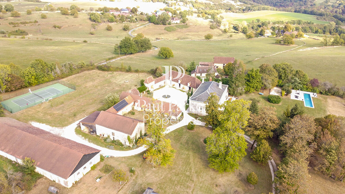 Propriété de Prestige et ses dépendances, Domaine de 61 hectares, Au coeur du Périgord 24160 - 4106193PENL