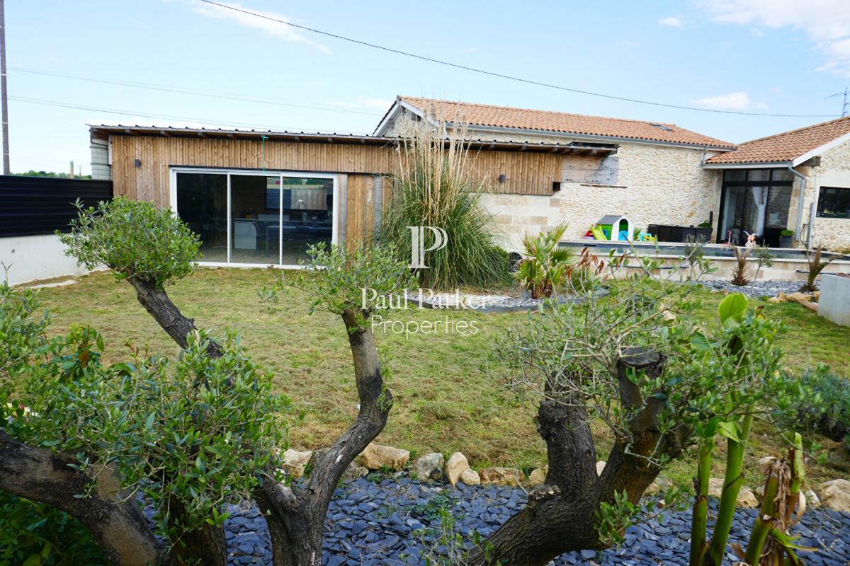ENTRE-DEUX-MERS CHARMING FAMILY STONE HOUSE WITH POOL AND CARPORT - 4046533PPBD