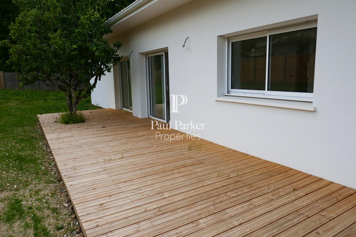 ELEGANT CONTEMPORARY SINGLE-STORY HOUSE WITH LANDSCAPED GARDEN - 4126163PPBD