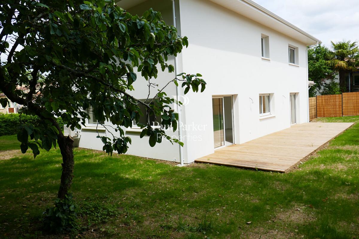 BORDEAUX-CARBON BLANC ELEGANTE MAISON CONTEMPORAINE À ETAGE AVEC JARDIN PAYSAGER - 4126203PPBD