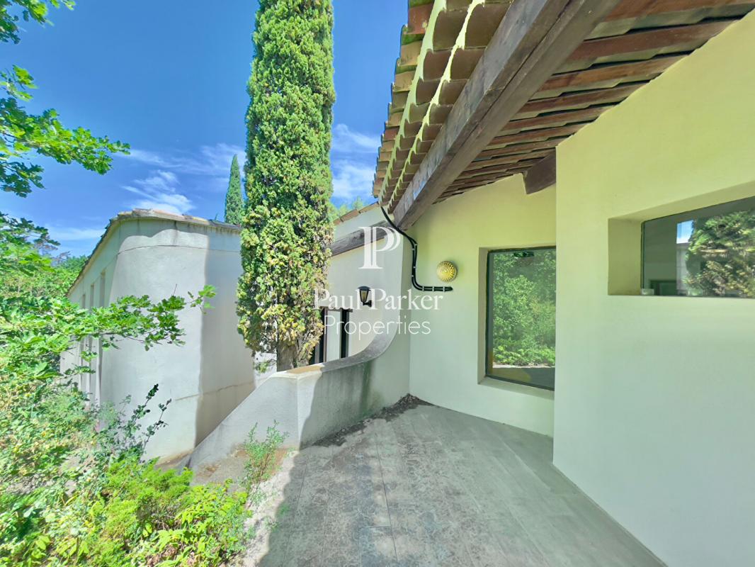 Villa moderne d’architecte,  au nord  d’Aix En Provence 12 pièce(s) /  Villa 250 m2+30 m2  annexe / 8 chambres / terrain 3200 m2 / piscine 11X 5 / 12 minutes pasteur - 4111253PCML