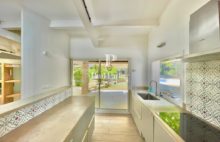Villa moderne d’architecte,  au nord  d’Aix En Provence 12 pièce(s) /  Villa 250 m2+30 m2  annexe / 8 chambres / terrain 3200 m2 / piscine 11X 5 / 12 minutes pasteur - 4111253PCML