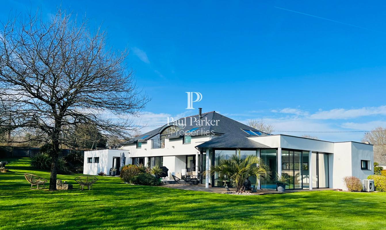 SOUS COMPROMIS -Contemporaine avec piscine intérieure - 3974803PVIH