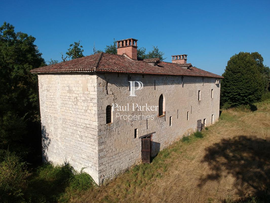 Manoir du 13ème avec une longère, pigeonnier et grange sur plus de 13Ha - 3796303PEMM