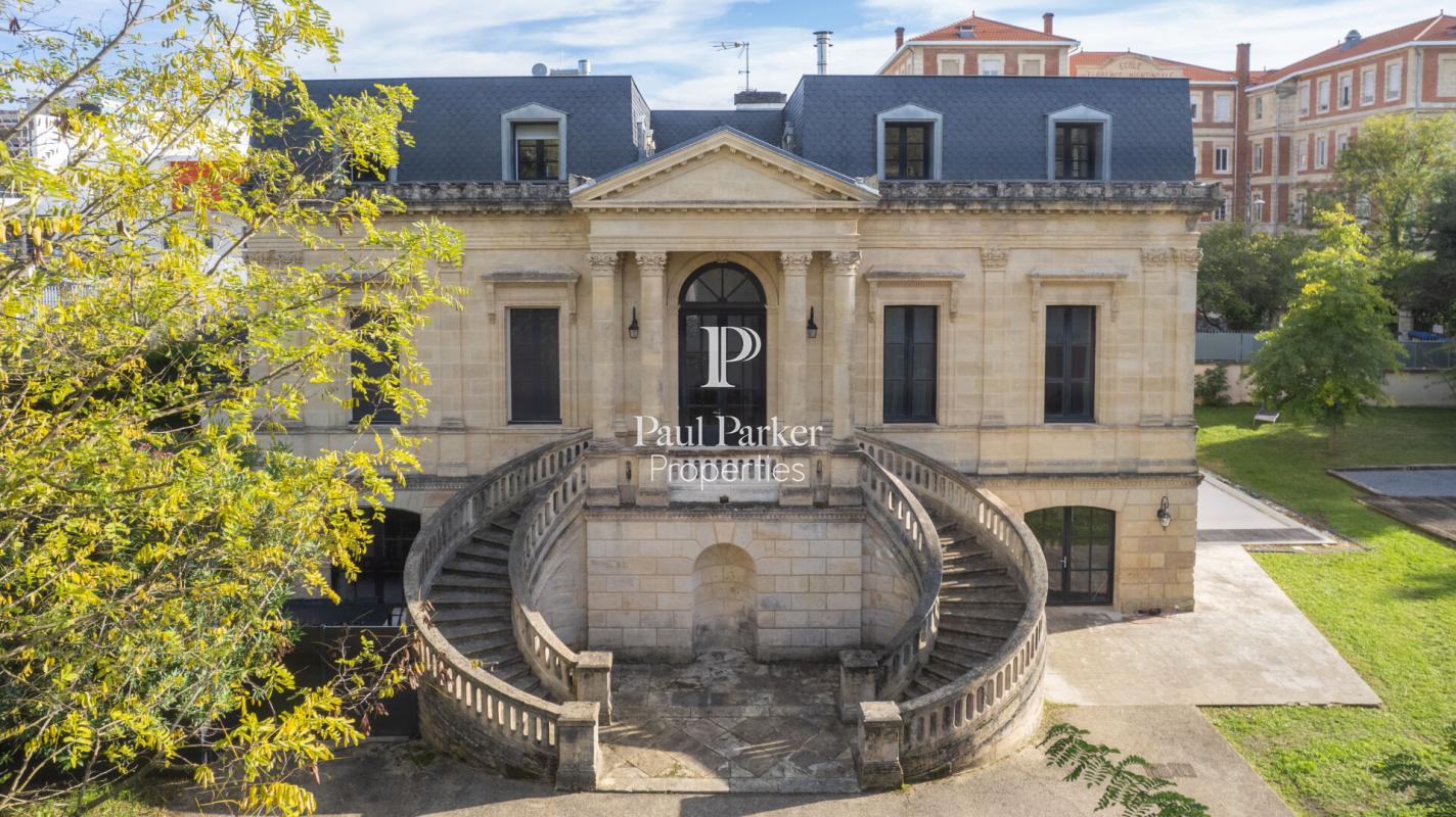 MAGNIFIQUE APPARTEMENT DUPLEX AVEC UN JARDIN PRIVATIF AVEC PISCINE - 4221223PPBD