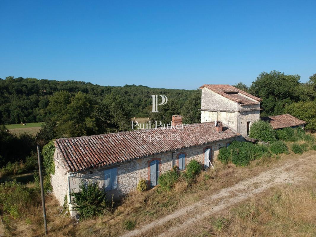 Manoir du 13ème avec une longère, pigeonnier et grange sur plus de 13Ha - 4267323PEMM