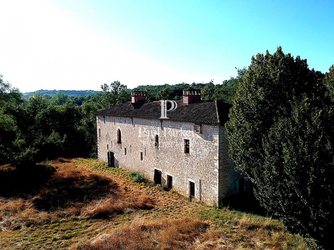 Manoir du 13ème avec une longère, pigeonnier et grange sur plus de 13Ha - 4267323PEMM
