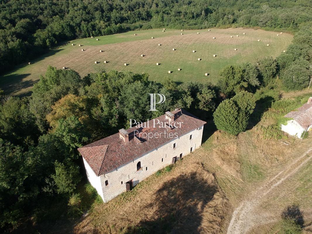 Manoir du 13ème avec une longère, pigeonnier et grange sur plus de 13Ha - 4267323PEMM