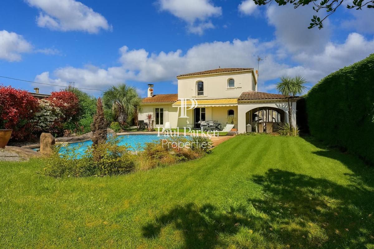 Maison 8 pièces Mérignac piscine, garage, jardin de 850 m² - 4166173PCMILB3PCMIL