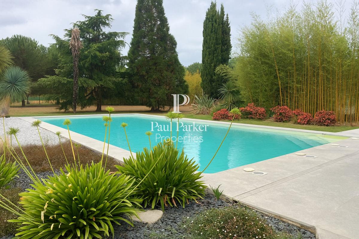Villa d’exception Montpon Ménestérol 7 piéces, piscine, 6400 m² de terrain - 4198023PCMILC3PCMIL