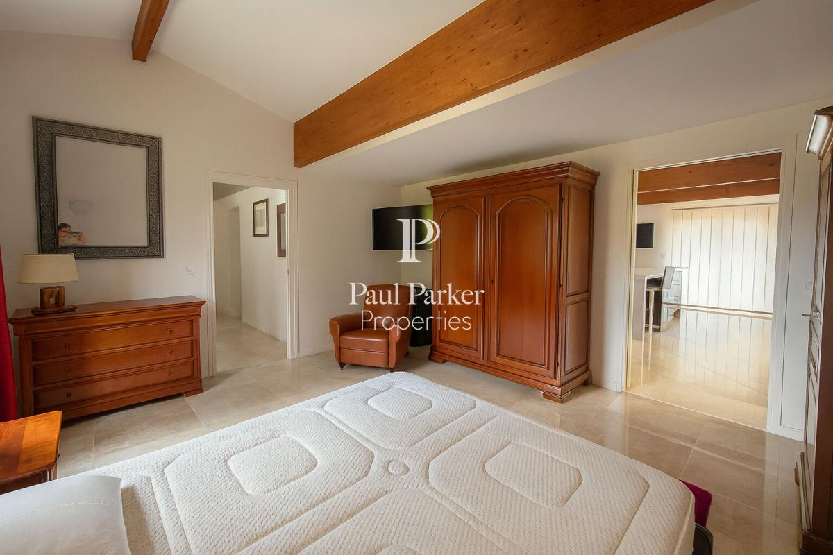 Villa d’exception Montpon Ménestérol 7 piéces, piscine, 6400 m² de terrain - 4198023PCMILC3PCMIL