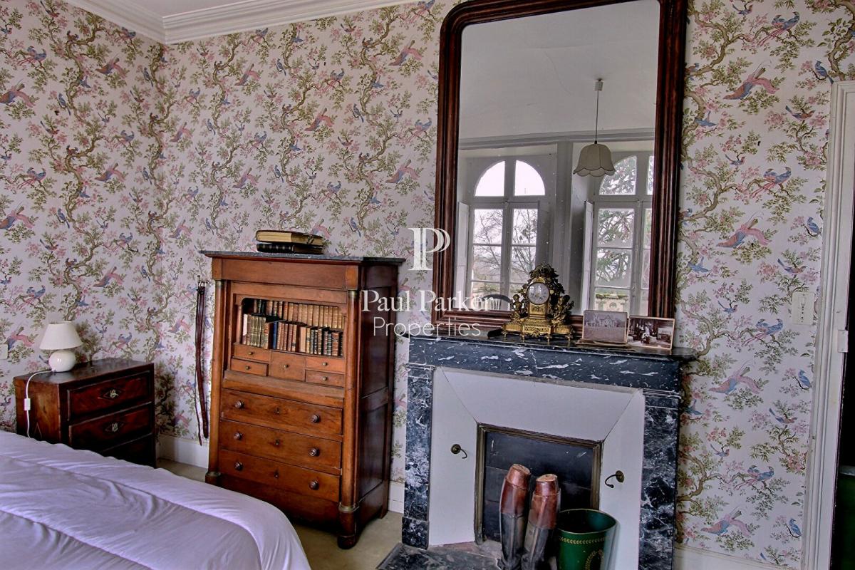 Manoir  de 1850, maison de gardien et tennis sur un parc de 5 ha - 420450-3PADR