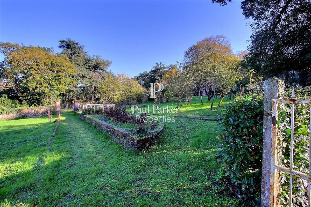 Manoir  de 1850, maison de gardien et tennis sur un parc de 5 ha - 420450-3PADR