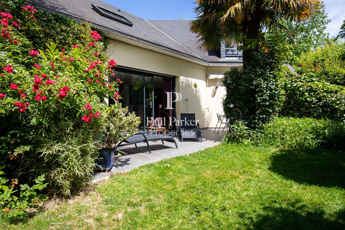 Maison  8 pièce(s) 272 m2 - 4079713PEON13PEON