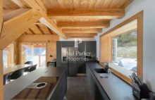 Demeure de prestige CHALET à MONTGENÈVRE   Alpes du Sud 8 pièce(s) 190 m2  surface habitable / 4 Chambres +1 Suite /  2 Terrasses + Jacuzzi / Séjour cuisine 62 m2/ Garage X2 - 4304123PCML