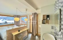 Demeure de prestige CHALET à MONTGENÈVRE   Alpes du Sud 8 pièce(s) 190 m2  surface habitable / 4 Chambres +1 Suite /  2 Terrasses + Jacuzzi / Séjour cuisine 62 m2/ Garage X2 - 4304123PCML