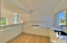 Au nord Aix-En-Provence Villa post moderne pour villégiature familiale 10 pièce(s) 248.50 m2 / 5 chambres + 1 studio / 4225 m2 terrain - 4296303PCML