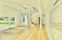 Au nord Aix-En-Provence Villa post moderne pour villégiature familiale 10 pièce(s) 248.50 m2 / 5 chambres + 1 studio / 4225 m2 terrain - 4296303PCML