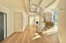 Au nord Aix-En-Provence Villa post moderne pour villégiature familiale 10 pièce(s) 248.50 m2 / 5 chambres + 1 studio / 4225 m2 terrain - 4296303PCML