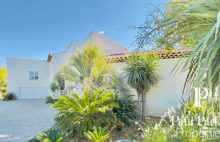 Au nord Aix-En-Provence Villa post moderne pour villégiature familiale 10 pièce(s) 248.50 m2 / 5 chambres + 1 studio / 4225 m2 terrain - 4296303PCML