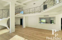 Au nord Aix-En-Provence Villa post moderne pour villégiature familiale 10 pièce(s) 248.50 m2 / 5 chambres + 1 studio / 4225 m2 terrain - 4296303PCML