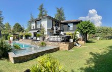 Villa Aix En Provence nord 12 pièce(s) 265 m2 + ANNEXE 38 m2 / 6 chambres /2500 m2 jardin + ANNEXE + Piscine 3 bassins - 4093033PCML