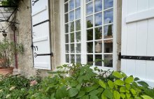 Château authentique du XIIIe siècle avec trois gîtes, piscine et 2 ha - 