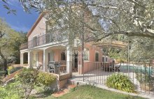 Aix-en-Provence – Élégante villa de villégiature avec piscine lagon, à proximité immédiate de l&rsquo;Archevêché et du parking Pasteur /10 pièce(s) 220 m2  de surface  habitable / 1 suite  parentale + 4 Chambres + 1 Studio + 4 Sde +  Piscine / Terrain  jardin 1 - 4417293PCML