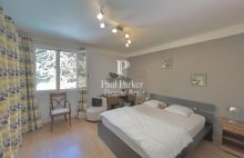 Aix-en-Provence – Élégante villa de villégiature avec piscine lagon, à proximité immédiate de l&rsquo;Archevêché et du parking Pasteur /10 pièce(s) 220 m2  de surface  habitable / 1 suite  parentale + 4 Chambres + 1 Studio + 4 Sde +  Piscine / Terrain  jardin 1 - 4417293PCML