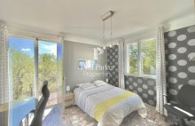 Aix-en-Provence – Élégante villa de villégiature avec piscine lagon, à proximité immédiate de l&rsquo;Archevêché et du parking Pasteur /10 pièce(s) 220 m2  de surface  habitable / 1 suite  parentale + 4 Chambres + 1 Studio + 4 Sde +  Piscine / Terrain  jardin 1 - 4417293PCML