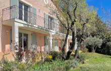 Aix-en-Provence – Élégante villa de villégiature avec piscine lagon, à proximité immédiate de l&rsquo;Archevêché et du parking Pasteur /10 pièce(s) 220 m2  de surface  habitable / 1 suite  parentale + 4 Chambres + 1 Studio + 4 Sde +  Piscine / Terrain  jardin 1 - 4417293PCML