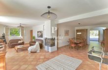 Aix-en-Provence – Élégante villa de villégiature avec piscine lagon, à proximité immédiate de l&rsquo;Archevêché et du parking Pasteur /10 pièce(s) 220 m2  de surface  habitable / 1 suite  parentale + 4 Chambres + 1 Studio + 4 Sde +  Piscine / Terrain  jardin 1 - 4417293PCML