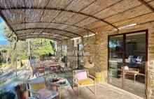 Demeure de prestige Lourmarin – Mas XVIIIème de caractère  – trame contemporaine 198 m2  surfaces  / Terrain 6000 m2 / 4 chambres / 1 studio 19 m2 / 1 annexe 20+  m2 - 4329143PCML