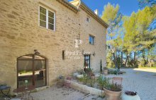 Demeure de prestige Lourmarin – Mas XVIIIème de caractère  – trame contemporaine 198 m2  surfaces  / Terrain 6000 m2 / 4 chambres / 1 studio 19 m2 / 1 annexe 20+  m2 - 4329143PCML