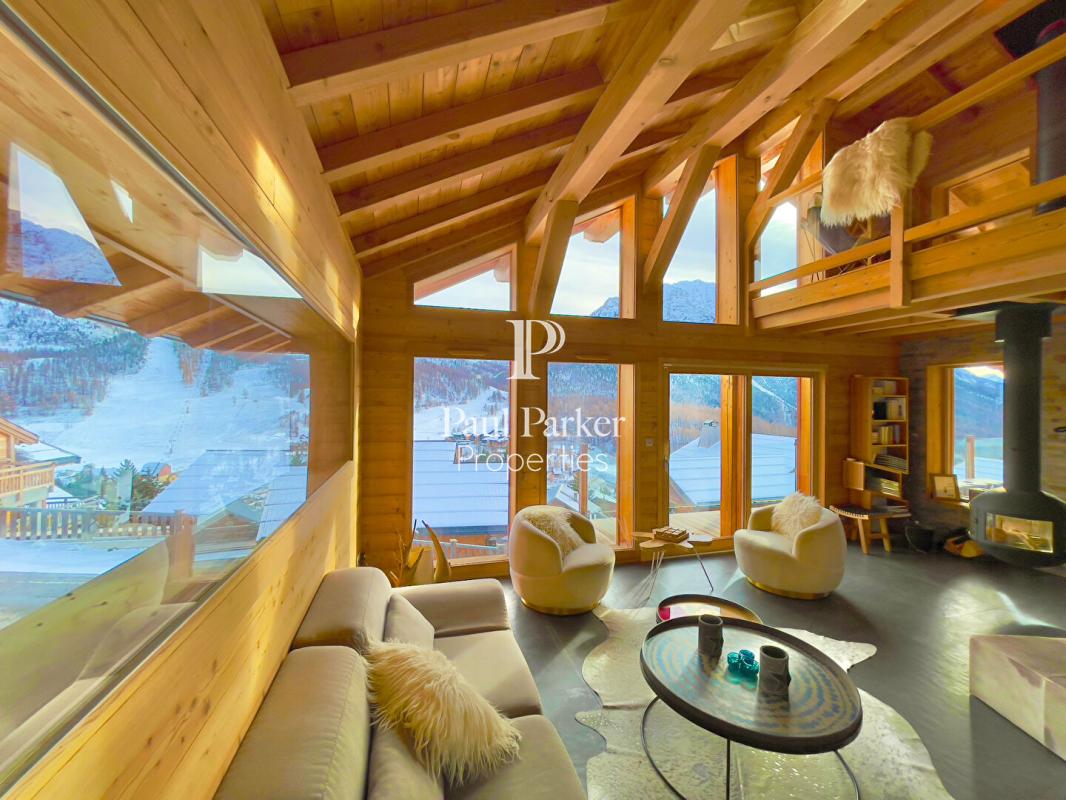Demeure de prestige CHALET à MONTGENÈVRE   Alpes du Sud 8 pièce(s) 190 m2  surface habitable / 4 Chambres +1 Suite /  2 Terrasses + Jacuzzi / Séjour cuisine 62 m2/ Garage X2 - 4304123PCML