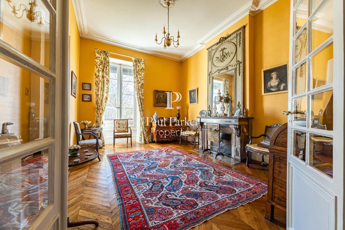 Appartement 2ème étage avec ascenseur au coeur du triangle d&rsquo;or - 4556383PFTS