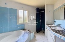 Belle propriété contemporaine avec piscine chauffée, dépendances et prestations de qualité - 4568573PPBRA