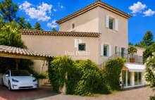 Exclusivité : AIX-EN-PROVENCE NORD / SAINT-ESTÈVE-JANSON  5 chambres / 290 m² habitables / Jardin paysager de 1 470 m² /  Piscine / DPE A / Une maison de villégiature familiale au coeur de la Provence - 4554683PCML