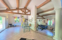 Exclusivité : AIX-EN-PROVENCE NORD / SAINT-ESTÈVE-JANSON  5 chambres / 290 m² habitables / Jardin paysager de 1 470 m² /  Piscine / DPE A / Une maison de villégiature familiale au coeur de la Provence - 4554683PCML