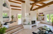 Exclusivité : AIX-EN-PROVENCE NORD / SAINT-ESTÈVE-JANSON  5 chambres / 290 m² habitables / Jardin paysager de 1 470 m² /  Piscine / DPE A / Une maison de villégiature familiale au coeur de la Provence - 4554683PCML