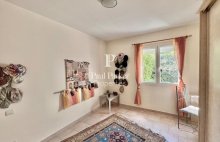 Exclusivité : AIX-EN-PROVENCE NORD / SAINT-ESTÈVE-JANSON  5 chambres / 290 m² habitables / Jardin paysager de 1 470 m² /  Piscine / DPE A / Une maison de villégiature familiale au coeur de la Provence - 4554683PCML