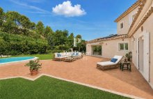Exclusivité : AIX-EN-PROVENCE NORD / SAINT-ESTÈVE-JANSON  5 chambres / 290 m² habitables / Jardin paysager de 1 470 m² /  Piscine / DPE A / Une maison de villégiature familiale au coeur de la Provence - 4554683PCML