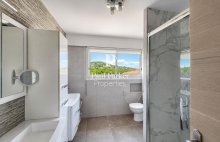 VILLA CONTEMPORAINE  EN DOMINANCE  À Bandol  6 pièce(s) 150 m2 de surface habitable /4 CHAMBRES / PISCINE / BUREAU - 4618053PCML
