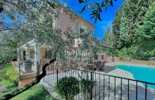 Aix-en-Provence – Villa rénovée de villégiature avec piscine lagon, à proximité de l&rsquo;Archevêché et du parking Pasteur /10 pièce(s) 220 m2  de surface  habitable / 1 suite  parentale + 4 Chambres + 1 Studio + 4 Sde +  Piscine / Terrain  jardin  1050 m2 /En - 4417293PCML