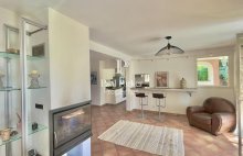 Aix-en-Provence – Villa rénovée de villégiature avec piscine lagon, à proximité de l&rsquo;Archevêché et du parking Pasteur /10 pièce(s) 220 m2  de surface  habitable / 1 suite  parentale + 4 Chambres + 1 Studio + 4 Sde +  Piscine / Terrain  jardin  1050 m2 /En - 4417293PCML