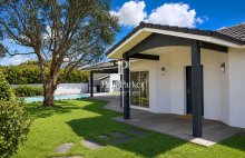 Maison contemporaine de plain-pied avec piscine 210 m2 Bruges Grand Darnal - 4634053PCMIL